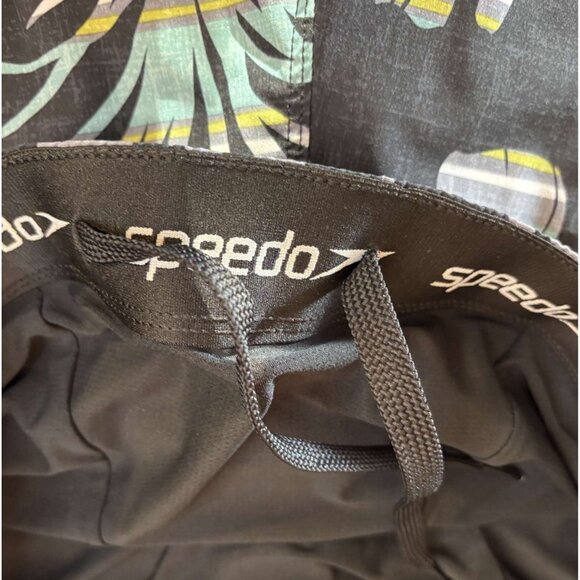 New Mens Speedo Black Tropical Floral Tech Volley Swim Shorts - XXL (38/40) - Picture 3 of 6